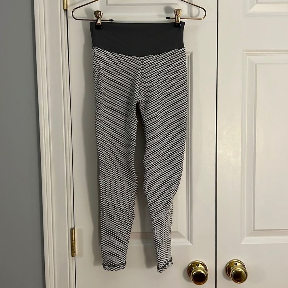 Amazon Ruched Back “TikTok” leggings size small